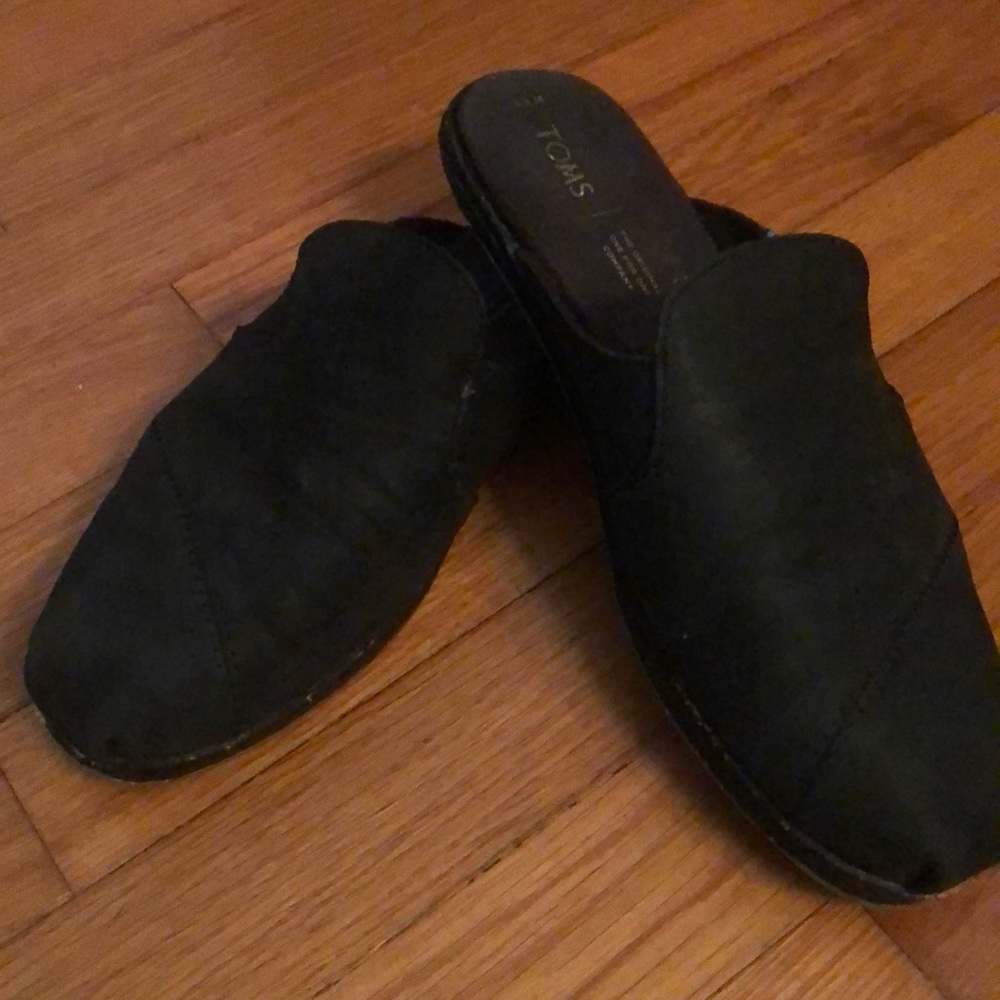 Toms woman’s black suede slip ins
